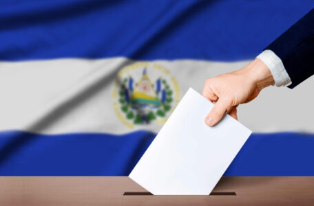 Da esquerda à direita: quem é Bukele, o autodeclarado presidente reeleito de El Salvador