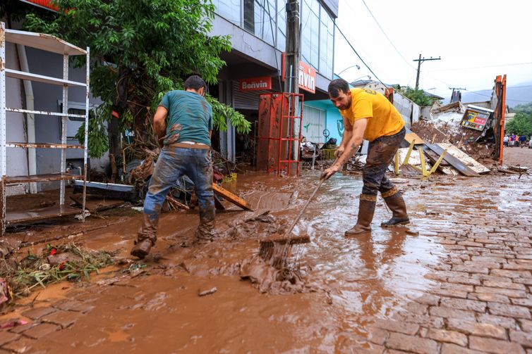 RS: Sobe número de mortes para 163; 468 municípios foram afetados