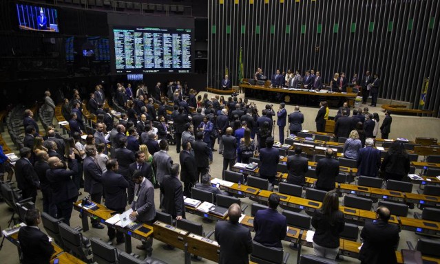 ABUSO DE AUTORIDADE: CONGRESSO MANTÉM  15 DOS 33 VETOS DE BOLSONARO