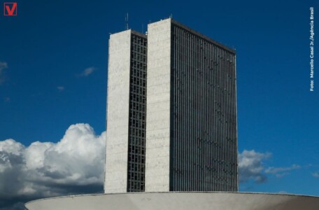 Comissão da Câmara aprova PEC dos Precatórios e muda teto de gastos