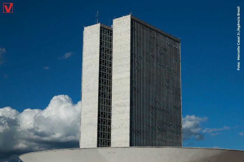 Comissão da Câmara aprova PEC dos Precatórios e muda teto de gastos