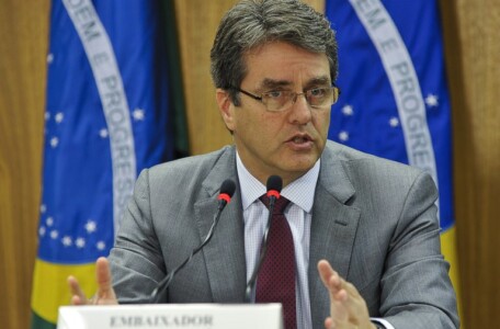 Roberto Azevêdo é reeleito diretor-geral da OMC