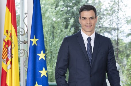 Pedro Sánchez é reeleito premiê da Espanha com apoio de separatistas