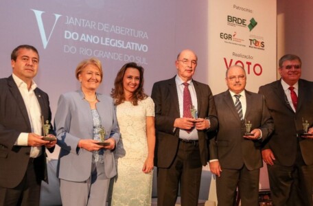 Líderes nacionais são homenageados pela Revista Voto