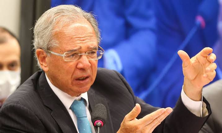 Paulo Guedes anuncia corte de 25% no IPI e afirma que governo federal avalia liberar saque do FGTS para população quitar dívidas