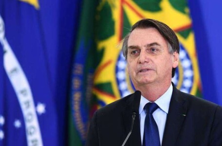 Bolsonaro diz que Rússia enviou navios com fertilizantes ao Brasil