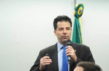 Ministro diz que Governo não pode interferir nos preços da Petrobras