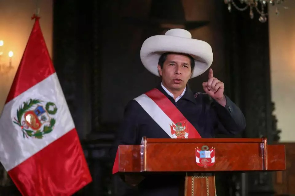 Após tentar dissolver o Congresso, Presidente do Peru é preso