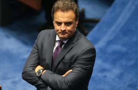 Aécio Neves se afasta da presidência do PSDB