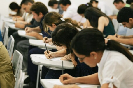 Desempenho dos estudantes brasileiros preocupa o MEC