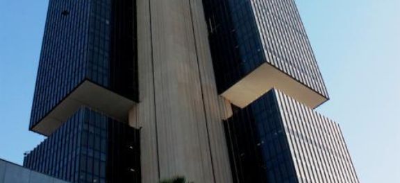 Banco Central acelera corte de juros e reduz taxa Selic para 13% ao ano