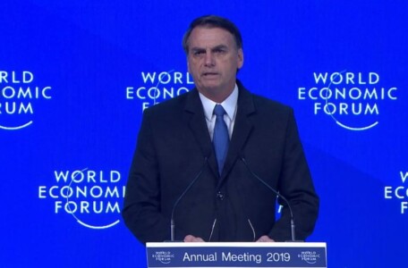 Em discurso curto, Bolsonaro defende reformas e agenda liberal