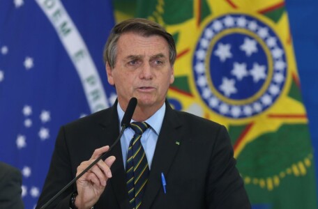 BOLSONARO DIZ QUE REAJUSTARÁ SALÁRIOS DE SERVIDORES EM 2023