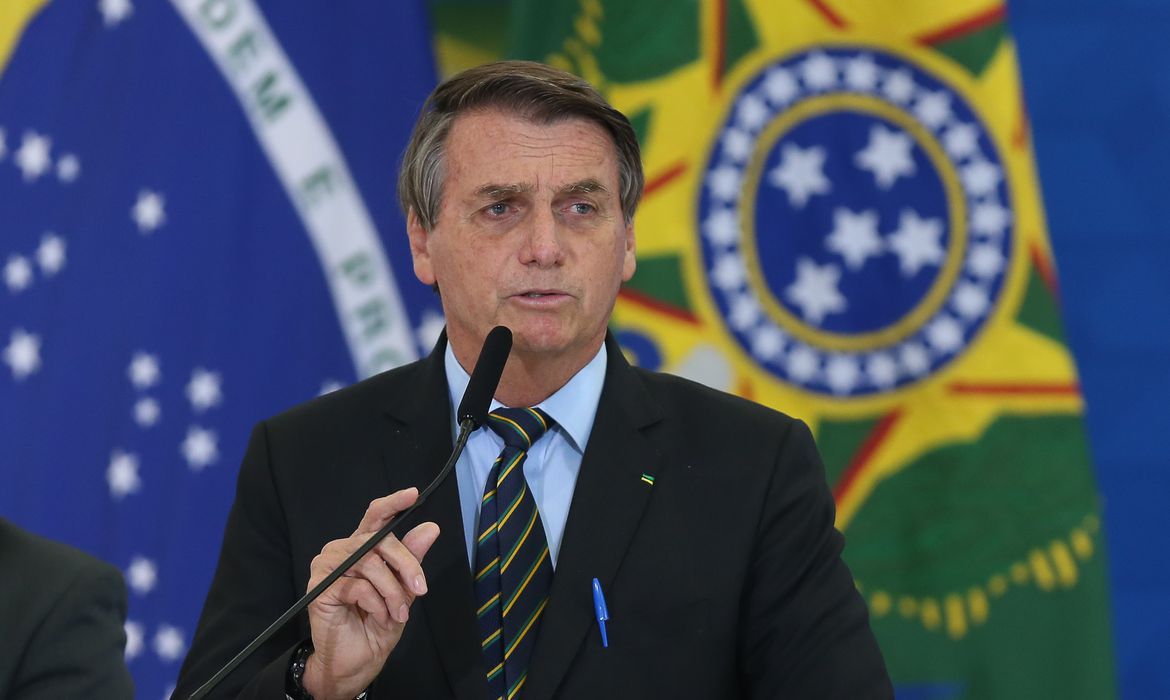 BOLSONARO DIZ QUE REAJUSTARÁ SALÁRIOS DE SERVIDORES EM 2023