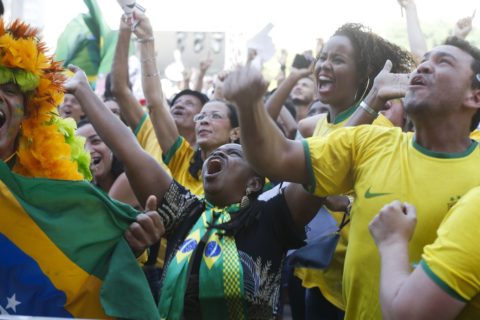 Brasil: Serviços e comércio têm horário especial