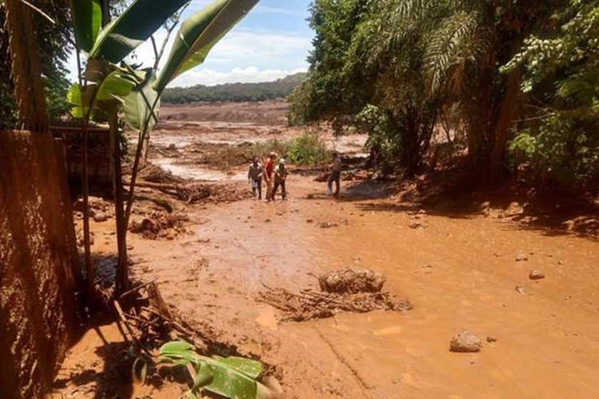 Rompimento de barragem devasta parte da cidade de Brumadinho