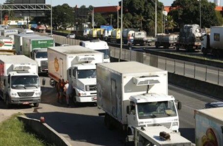 Perdas com a greve dos caminhoneiros superam R$ 75 bilhões