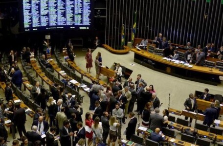 Eleições, copa e festas juninas reduzem ritmo no Congresso