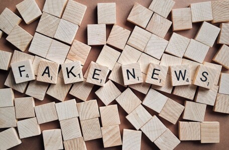 Redes sociais combatem fake news nas eleições