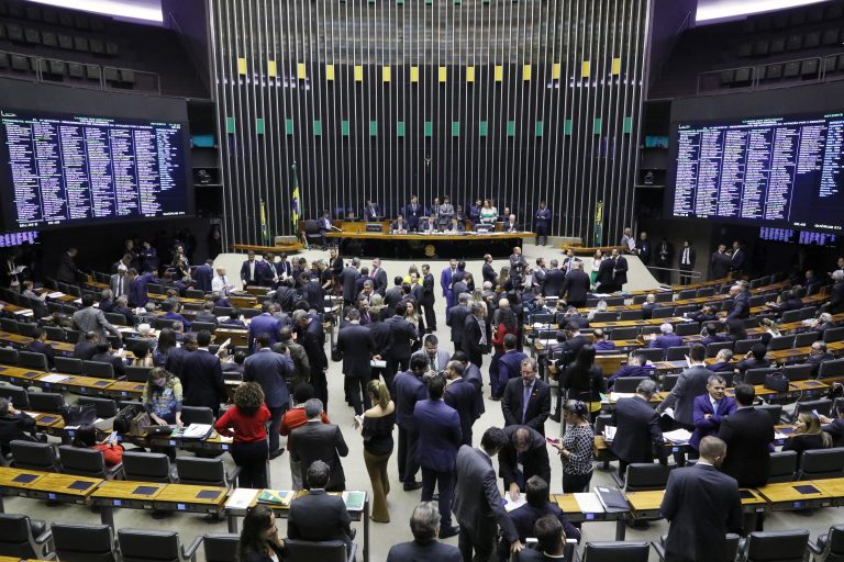 DEPUTADOS APROVAM TEXTO BASE DO PACOTE ANTICRIME