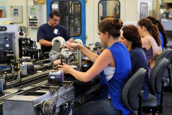 Produção industrial cresce 4%, melhor taxa anual em 7 anos