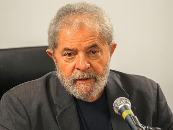 Lula é denunciado por corrupção passiva pelo MPF