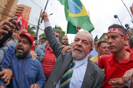 Lula se contradiz sobre relação de Vaccari com Duque