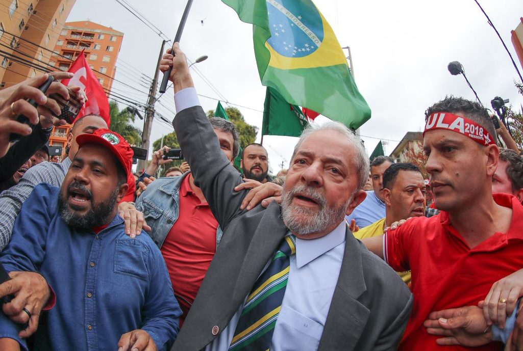 Moro condena Lula a 9 anos de prisão