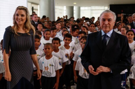 Ao lado de Marcela, Temer lança Programa Nacional de Voluntariado