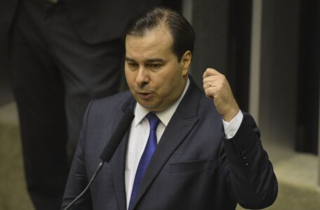 Câmara reelege Rodrigo Maia