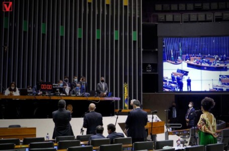 Câmara aprova texto-base da PEC da reforma eleitoral, sem distritão