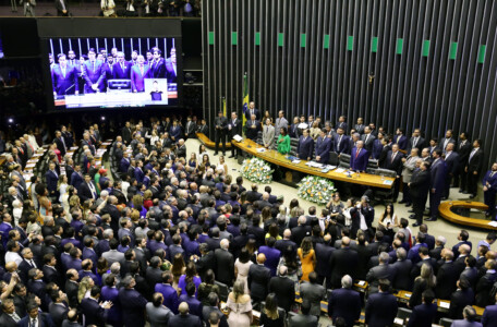 Com renovação histórica, parlamentares tomam posse no Congresso