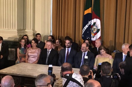 Eduardo Leite toma posse no governo gaúcho