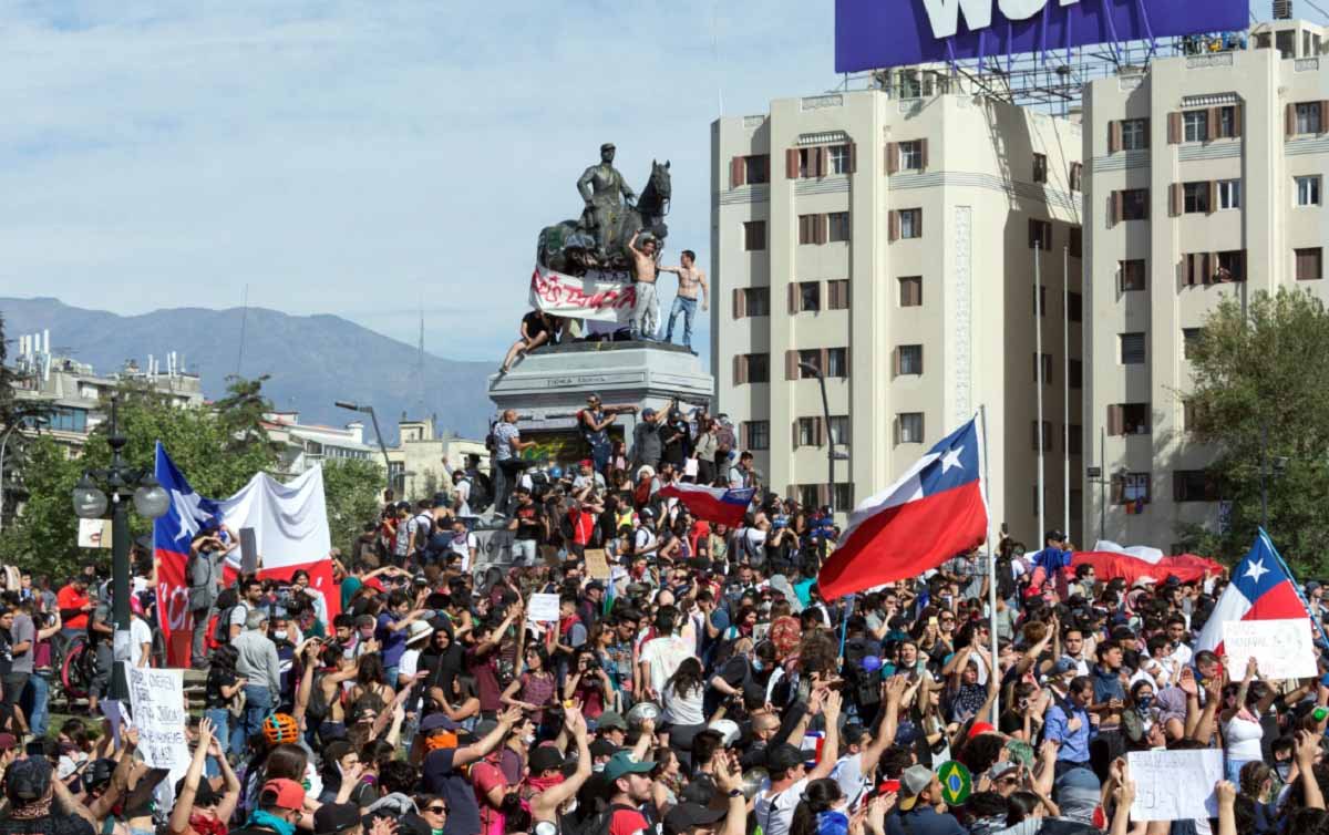 Campanha sobre constituição no Chile começa sem apoio popular.