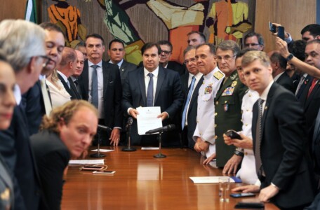 Bolsonaro entrega reforma previdenciária dos militares ao Congresso