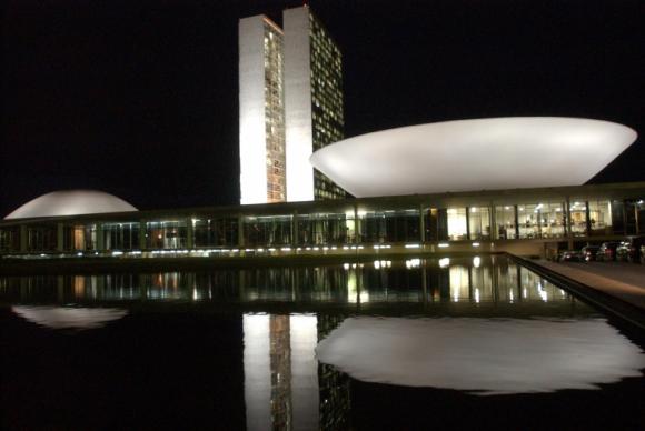 Câmara e Senado elegem presidentes e retomam trabalhos nesta semana