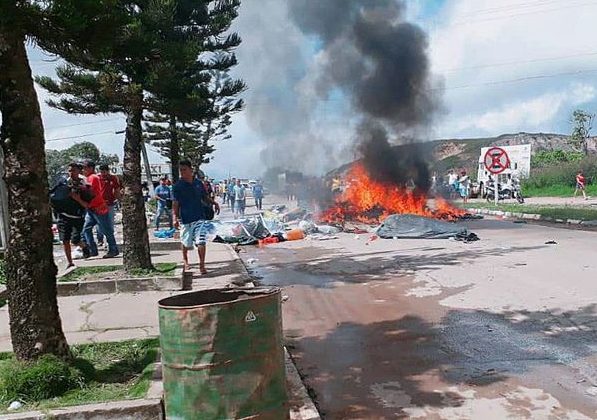 Cerca de 1,2 mil venezuelanos deixam o Brasil após conflito