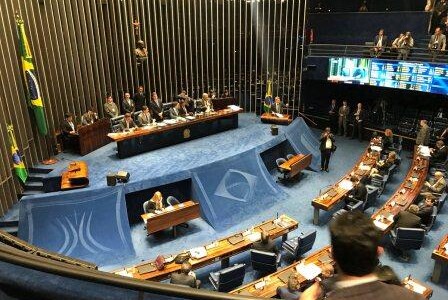 Reforma trabalhista é aprovada no Senado