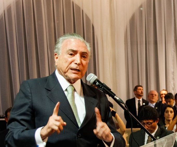 “Sou regente da orquestra e ela não desafina”, diz Temer