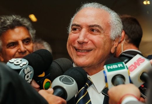 Temer recompõe apoio para barrar denúncia na Câmara