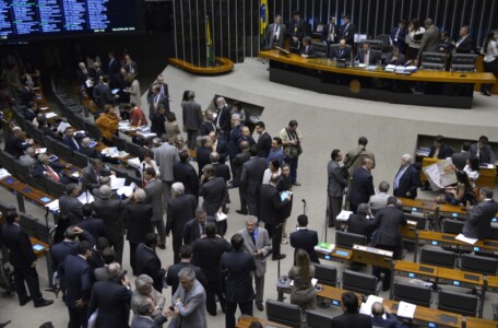 Reformas da Previdência e trabalhista movimentam a Câmara dos Deputados