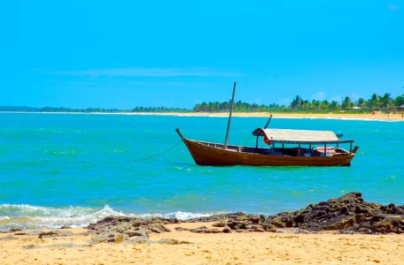 CARAÍVA: PÉ NA AREIA E MUITO AXÉ