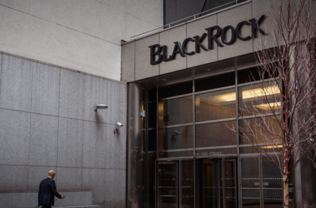 A arquitetura do poder financeiro global: Com US$ 12,5 trilhões sob gestão, BlackRock molda mercados, influencia setores estratégicos e amplia escrutínio regulatório