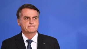 Bolsonaro sai de cena