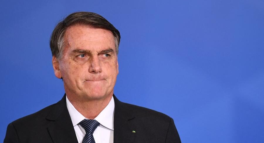 Bolsonaro sai de cena